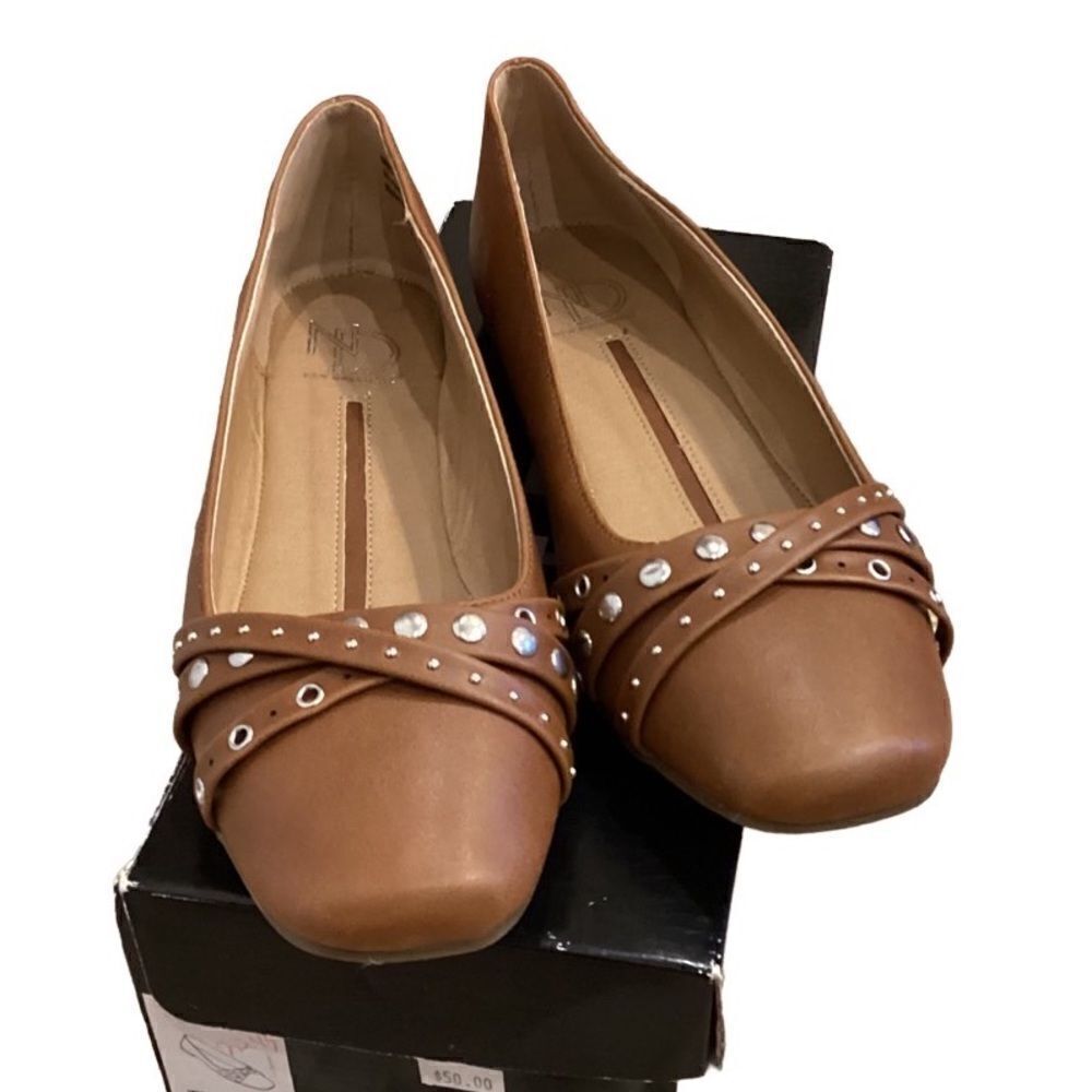 New Directions Bloom Cognac Studded Flats 8.5